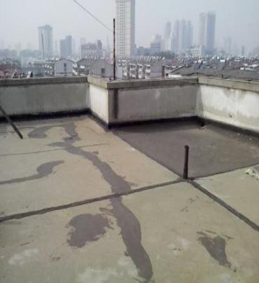 白沟县漏水维修 楼顶漏水是什么原因，楼顶漏水维修方法是什么?